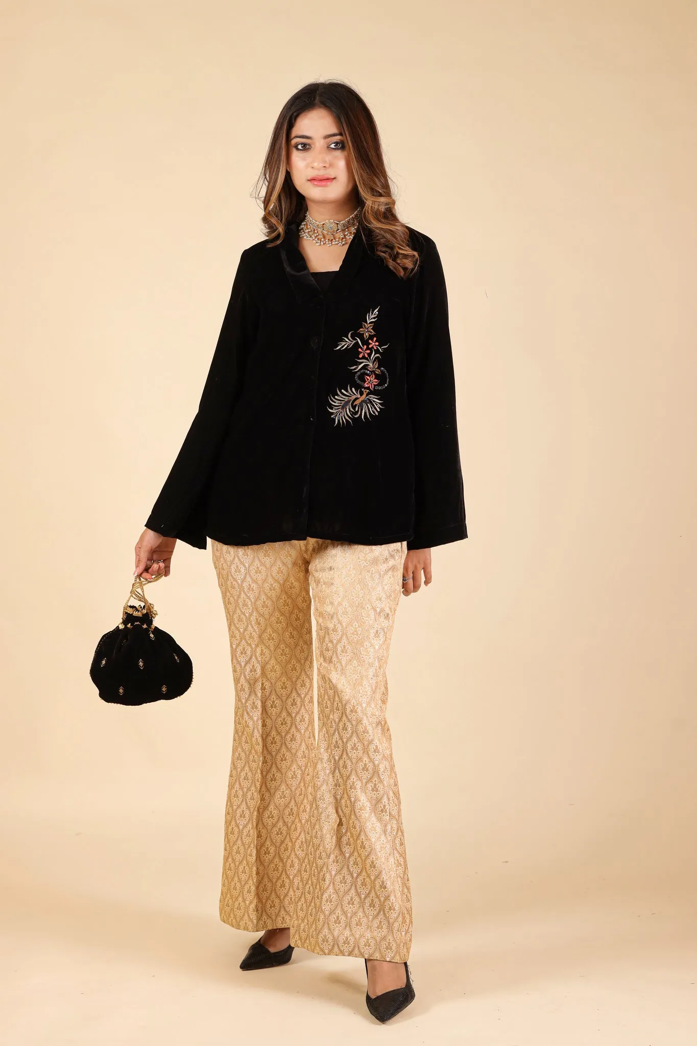 BLACK EMBROIDERED VELVET CAPE