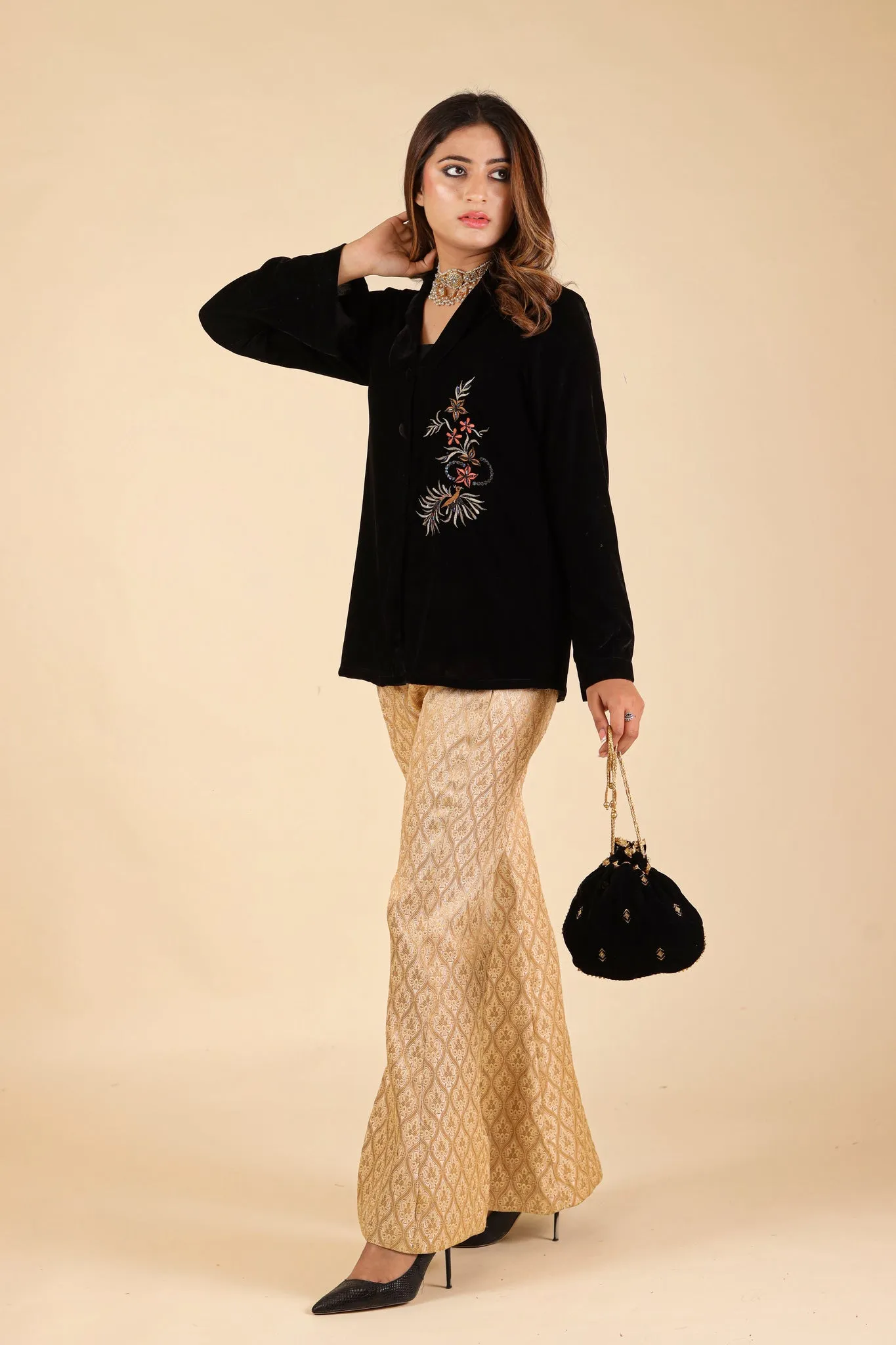 BLACK EMBROIDERED VELVET CAPE