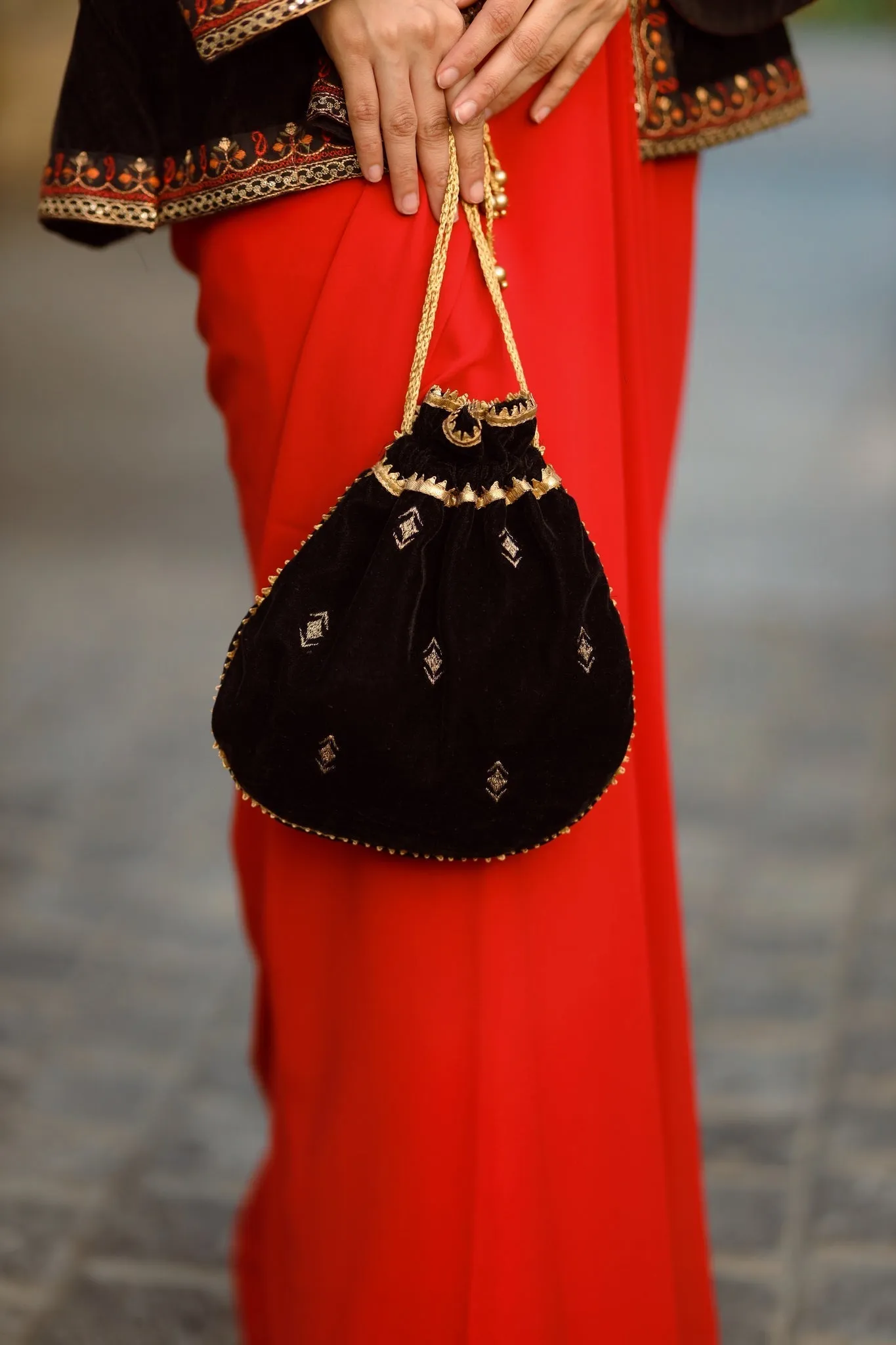 BLACK EMBROIDERED VELVET CAPE