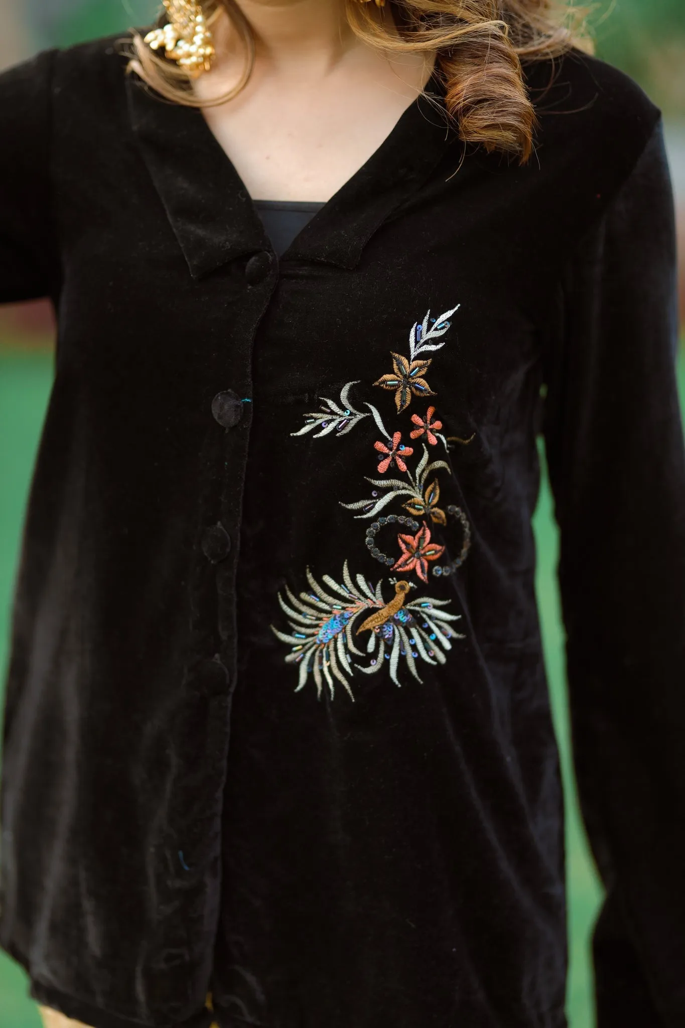 BLACK EMBROIDERED VELVET CAPE