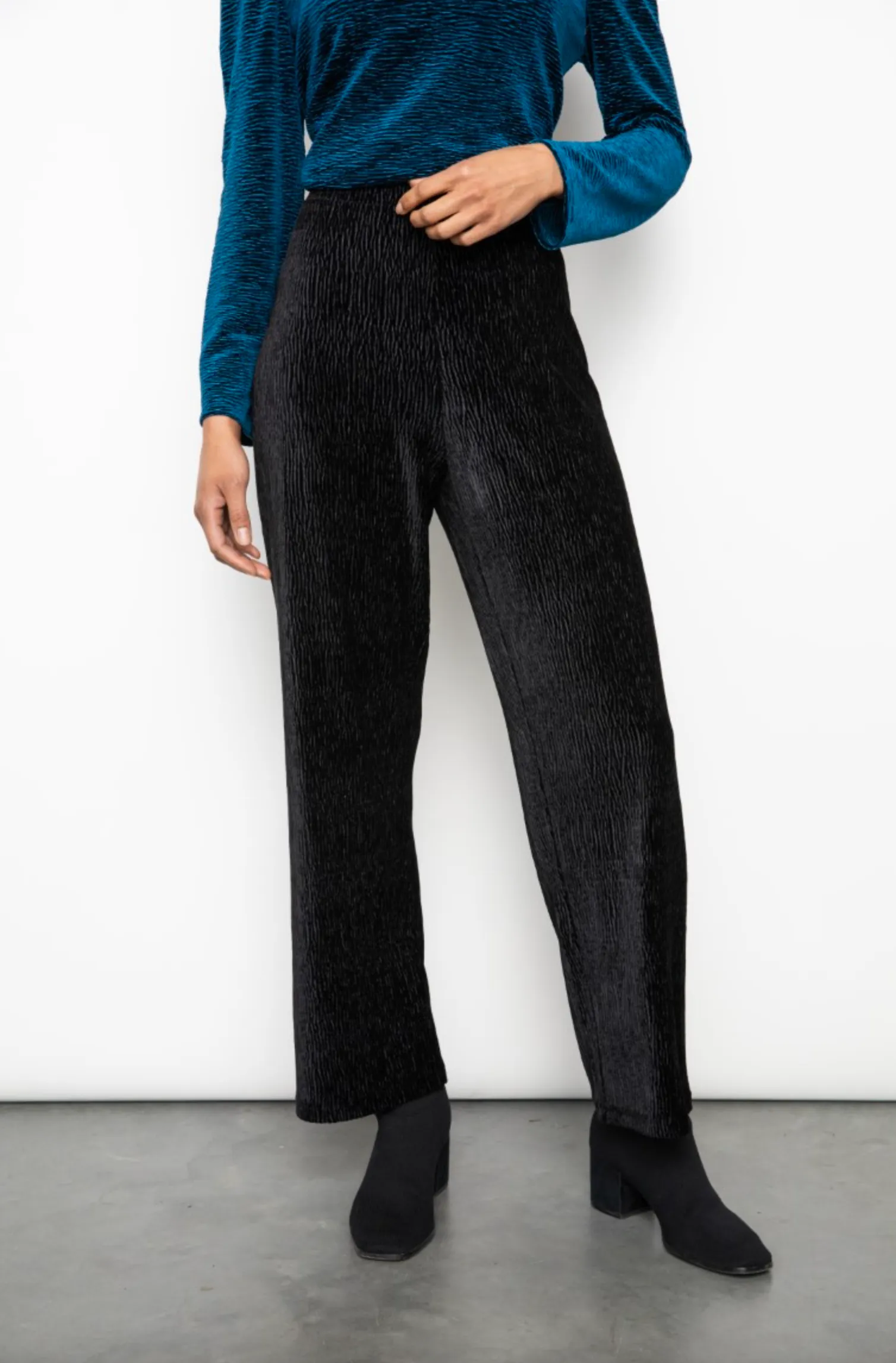 Noel Velvet Black Pants