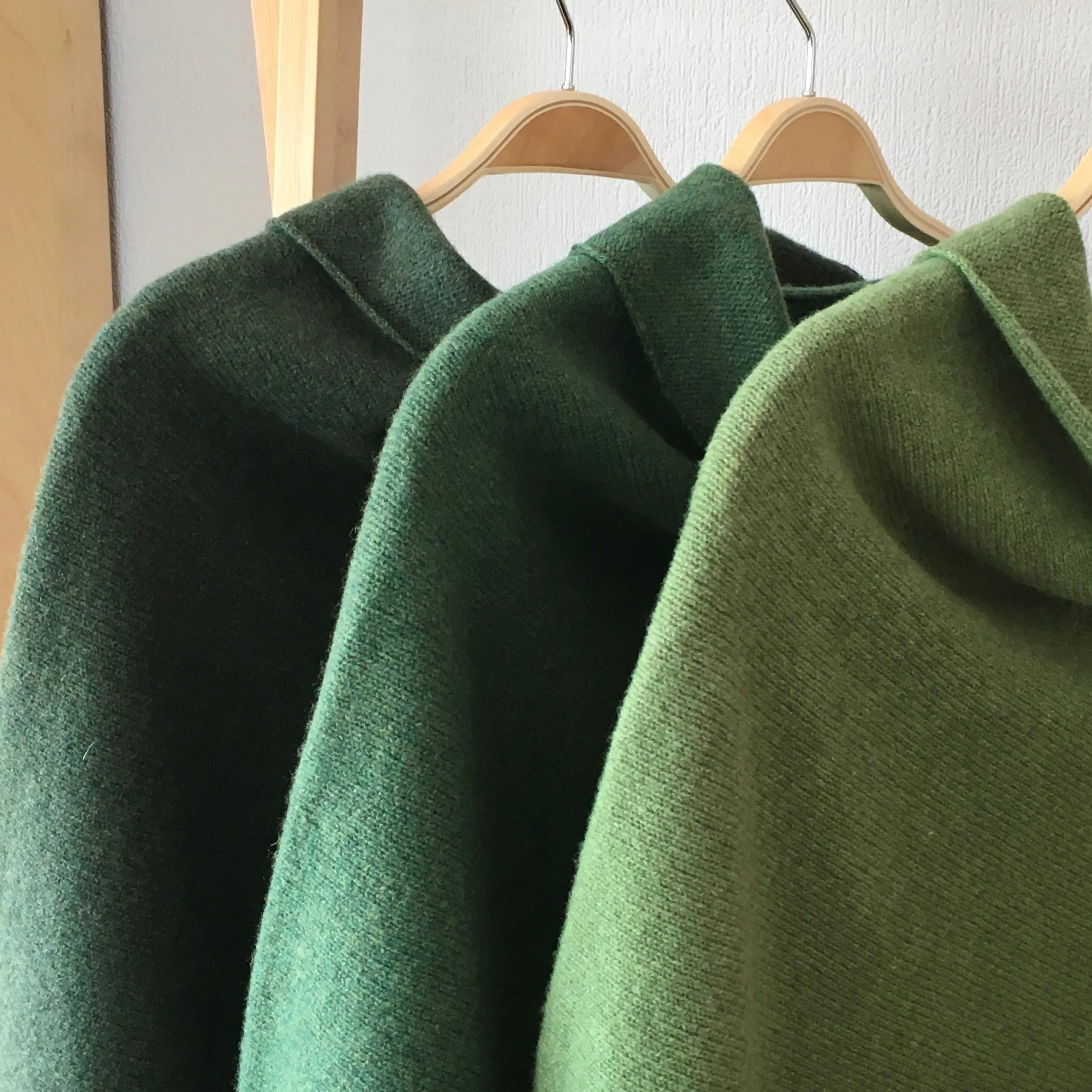 Poncho soft merino lambswool moss green