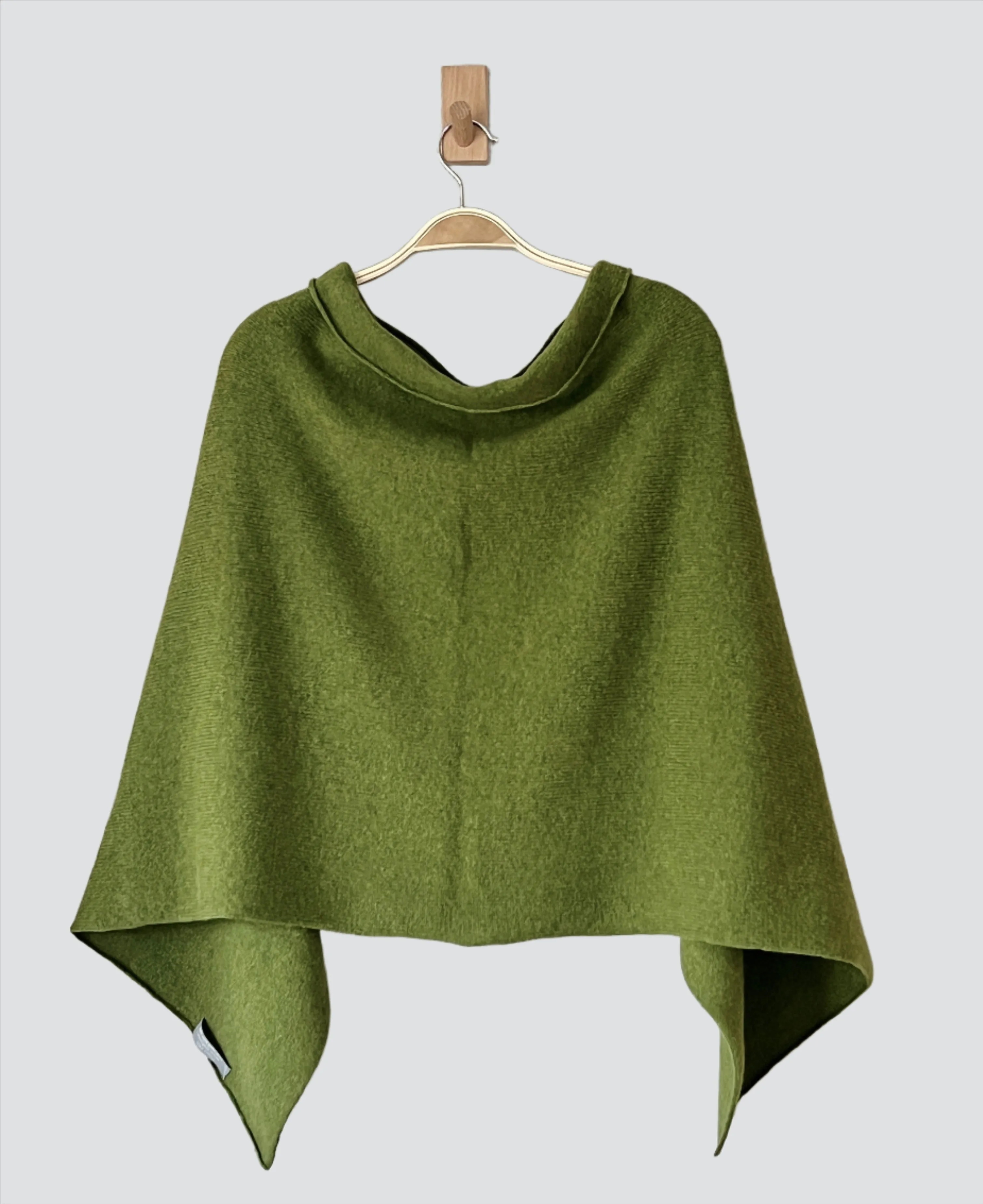 Poncho soft merino lambswool moss green