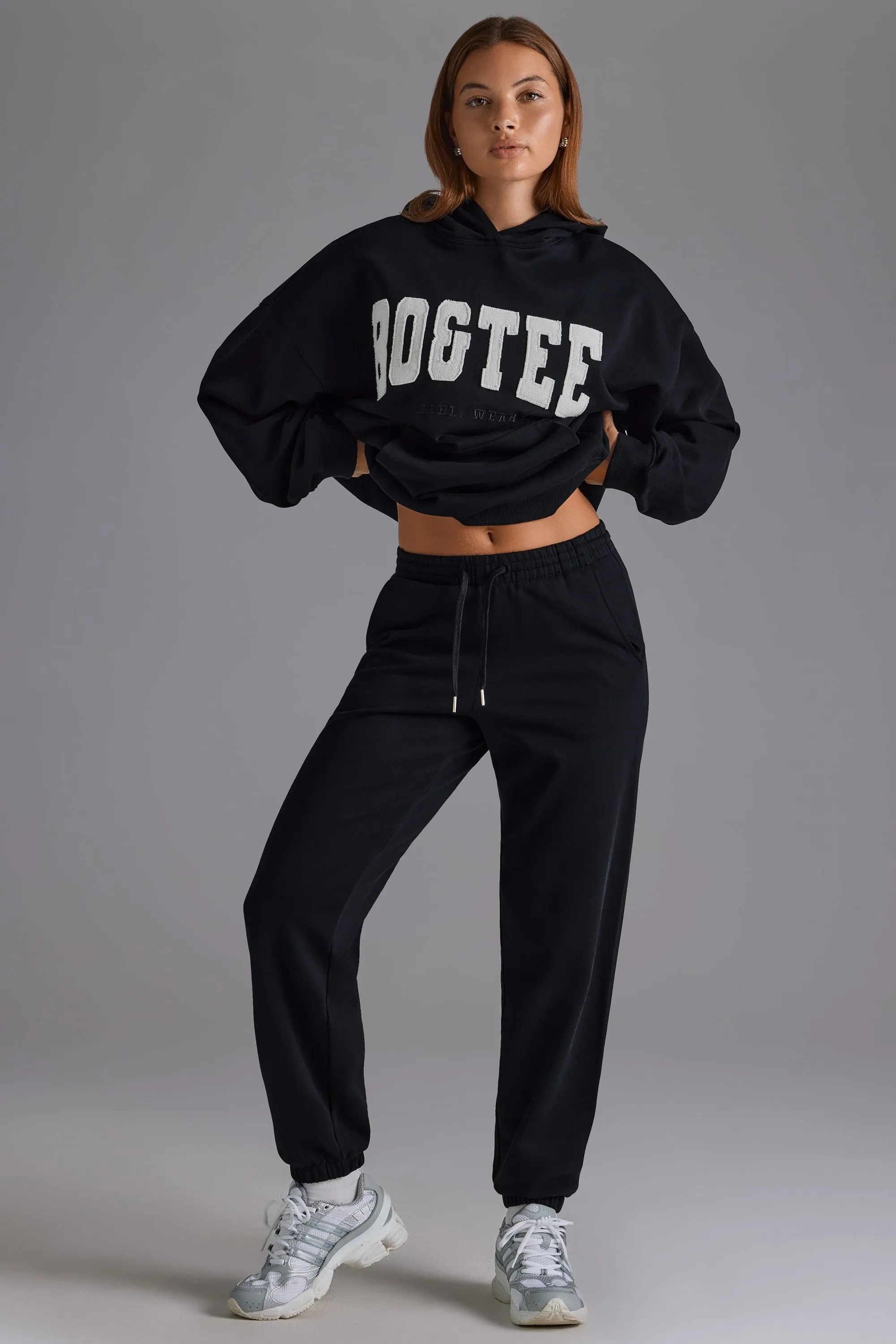 Relaxed Mid-Rise Joggers in Black