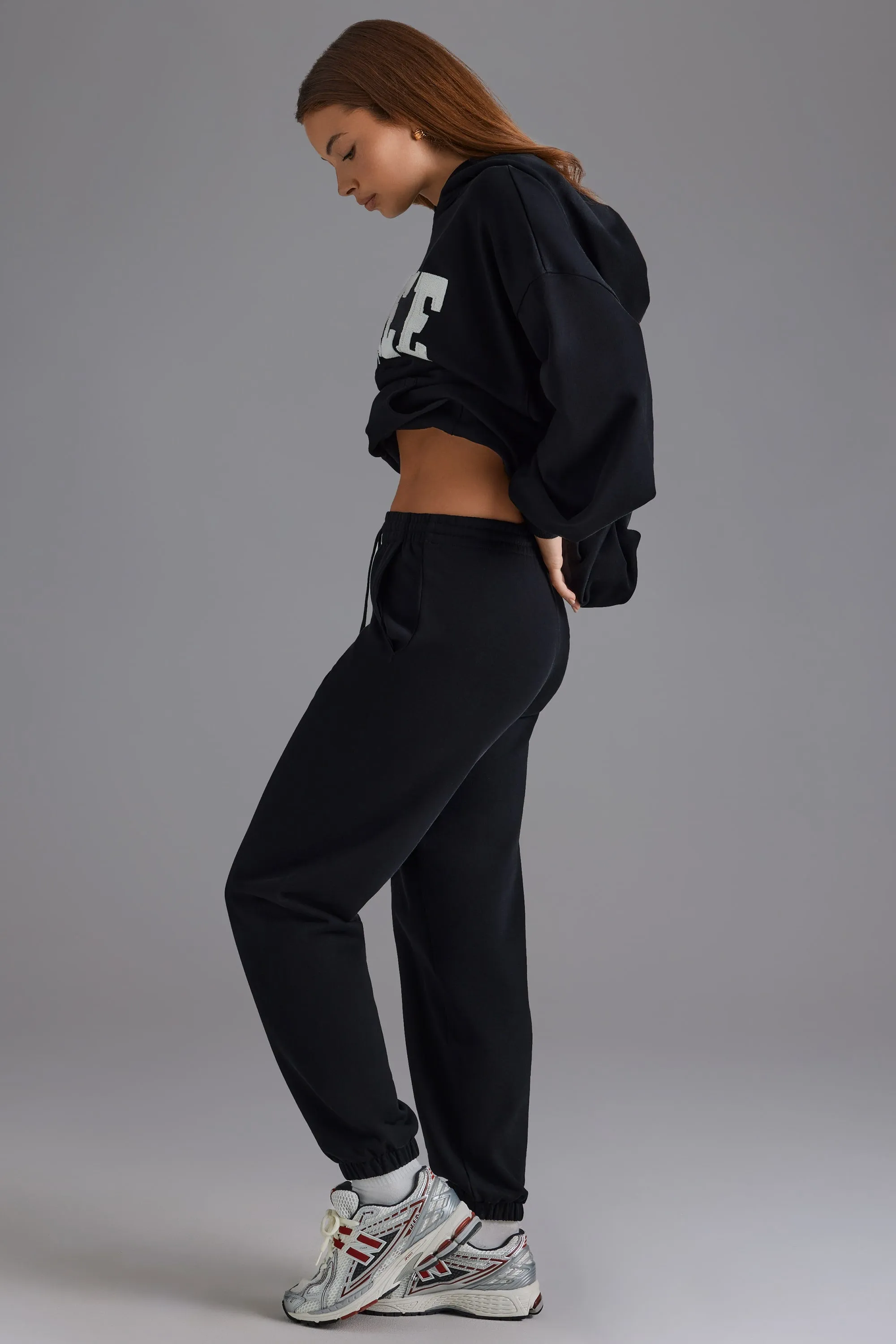 Relaxed Mid-Rise Joggers in Black