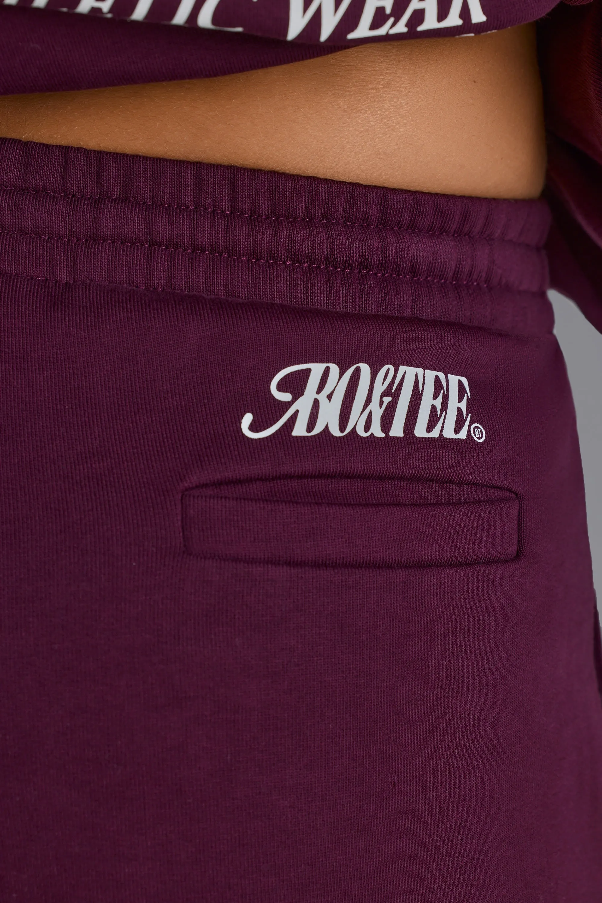 Relaxed Mid-Rise Joggers in Grape